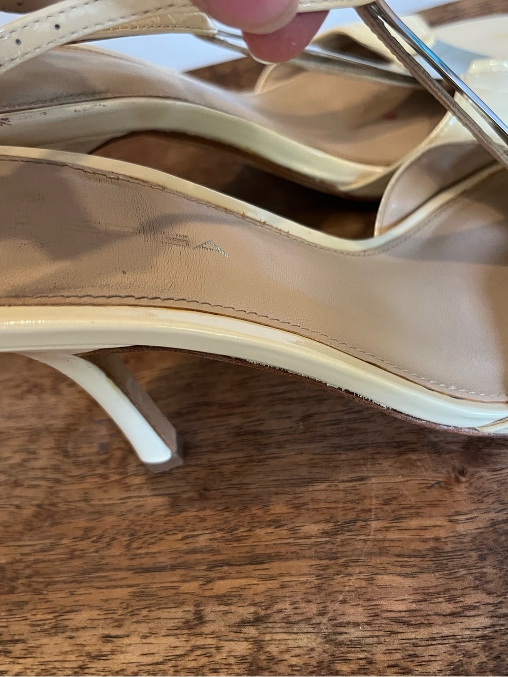 Via Spiga Ivory Patent Leather Metal T-Strap Heels 7 - Picture 6 of 8